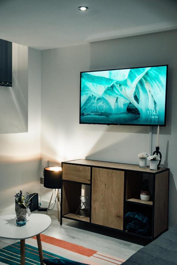 Apartment Bv Comfy Basement At Conditioning House Bradford (West Yorkshire)