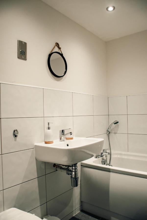 Bv Comfy Basement At Conditioning House Apartment Bradford (West Yorkshire)