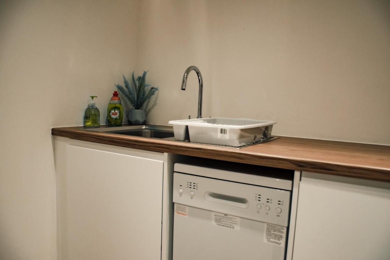 Apartment Bv Comfy Basement At Conditioning House Bradford (West Yorkshire)